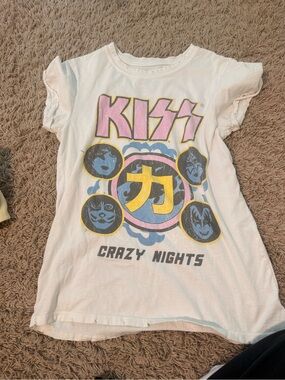Recycled Karma Kiss Crazy Nights ‘88 Vintage Graphic Tee